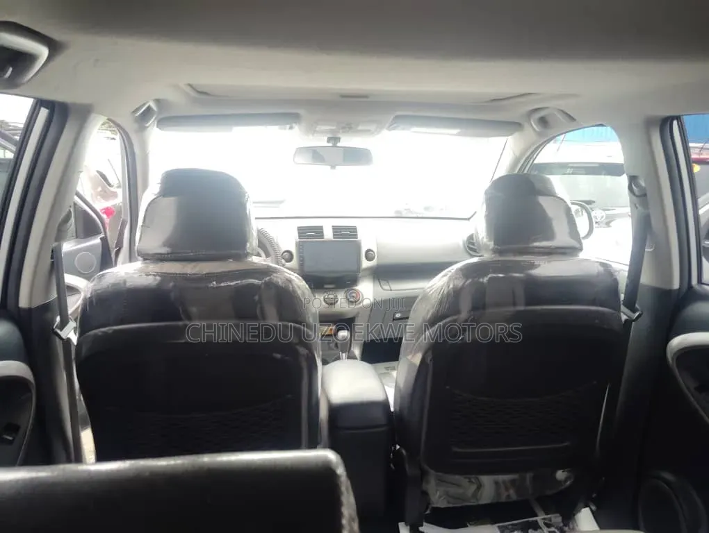 Toyota RAV4 2011 Silver
