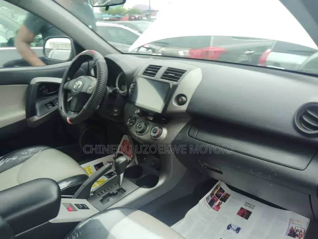 Toyota RAV4 2011 Silver