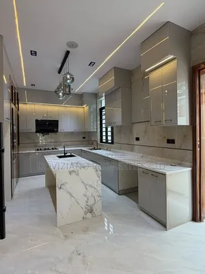 5bdrm Duplex in Chevron for sale