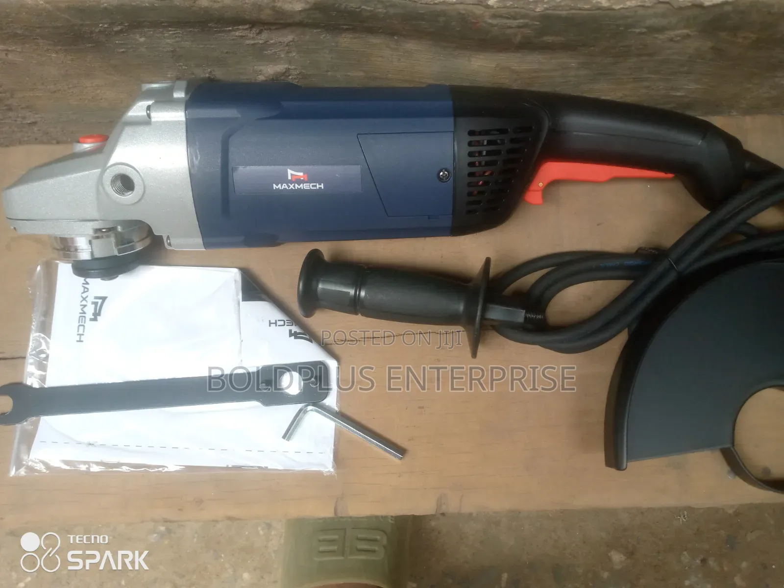 2600 Watts 9 Inches Maxmech Angle Grinding Machine