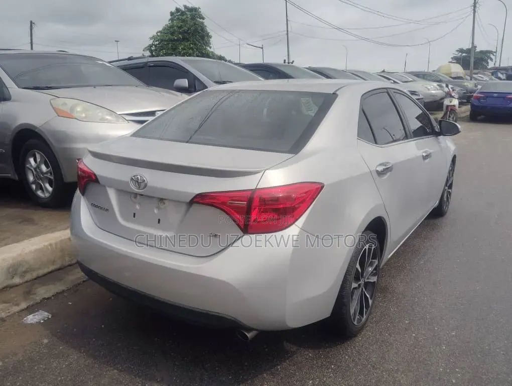 Toyota Corolla 2018 Silver