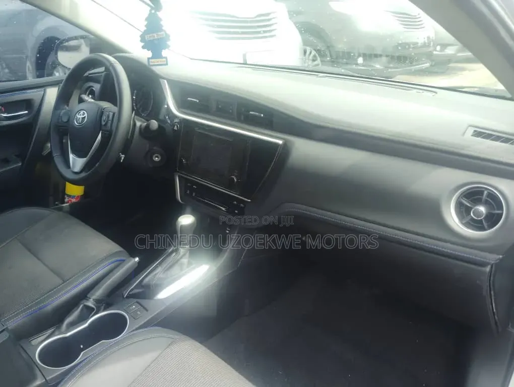 Toyota Corolla 2018 Silver