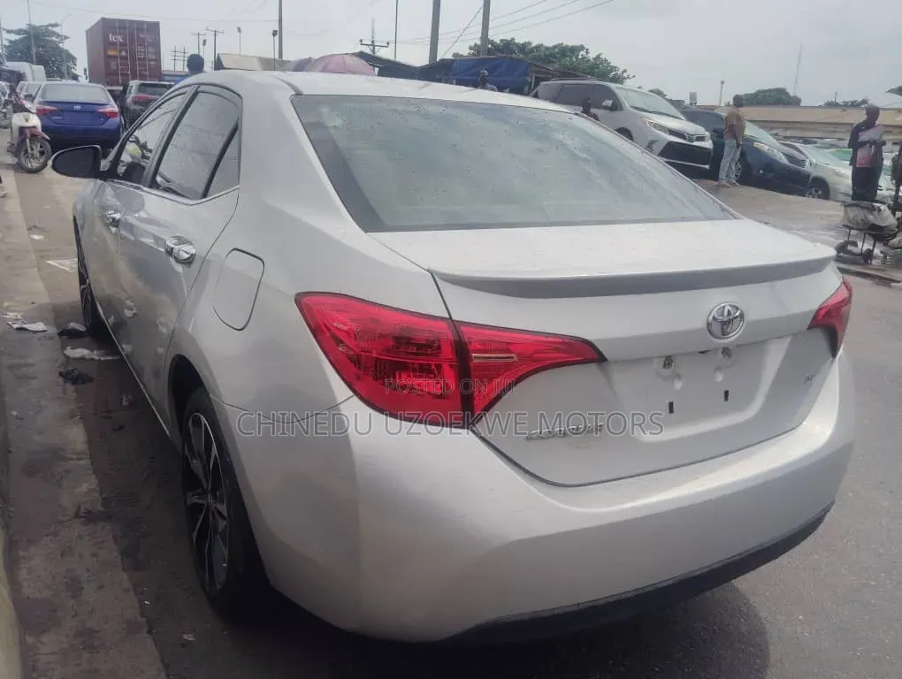 Toyota Corolla 2018 Silver