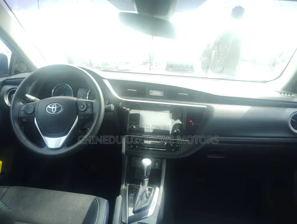Toyota Corolla 2018 Silver
