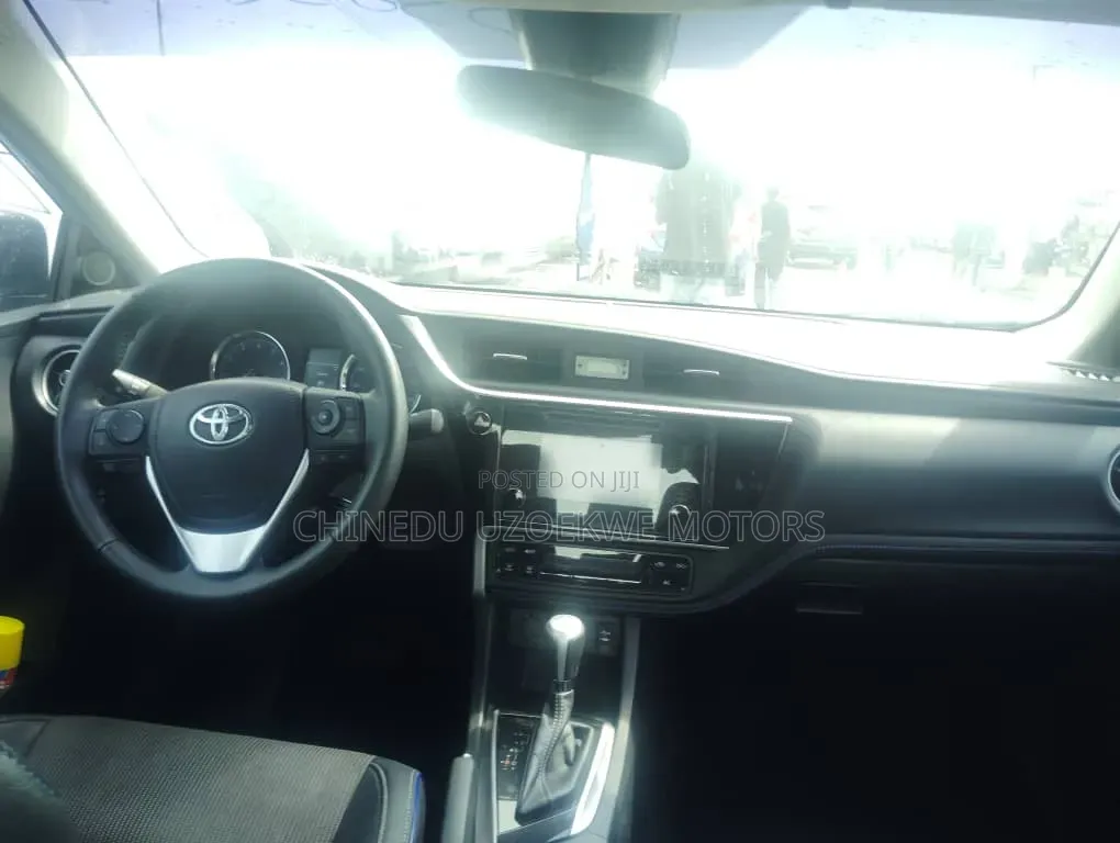 Toyota Corolla 2018 Silver