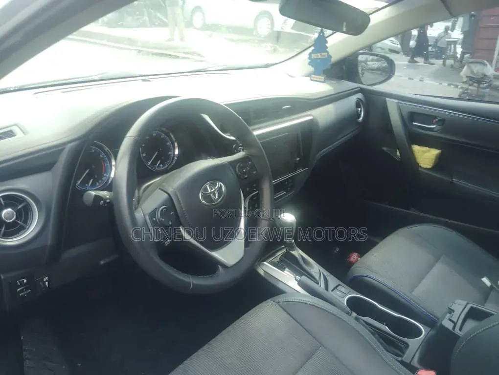 Toyota Corolla 2018 Silver