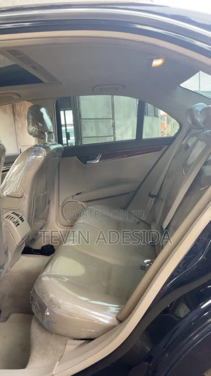 Mercedes-Benz C250 2011 Blue
