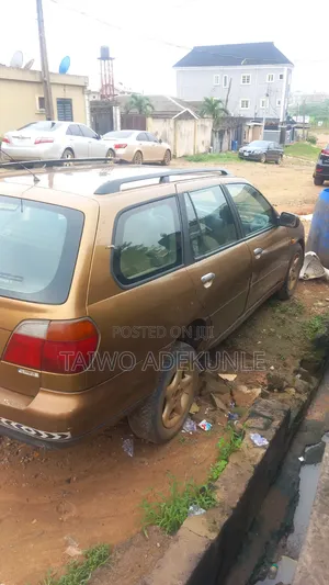 Nissan Primera 1.8 Visia 2006 Gold