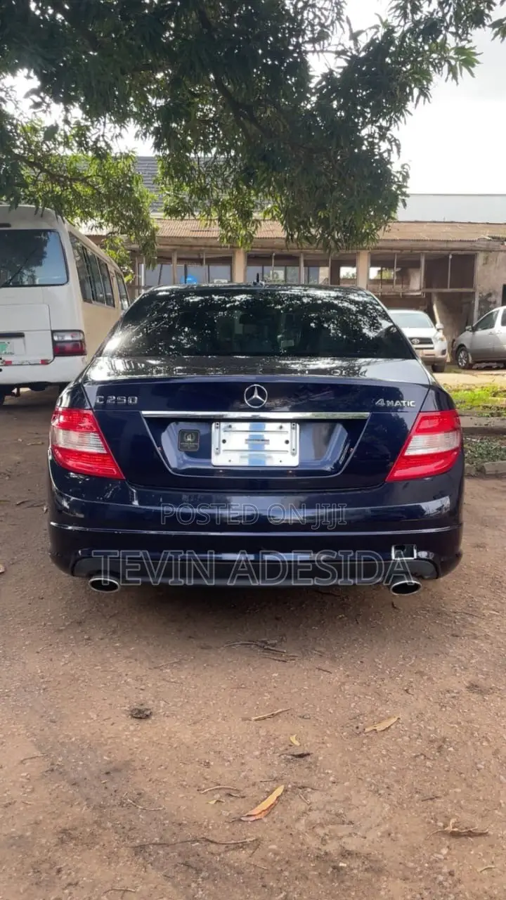 Mercedes-Benz C250 2011 Blue