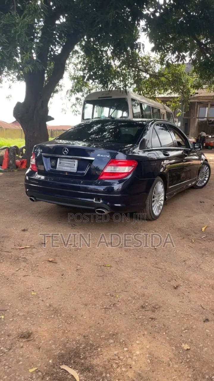 Mercedes-Benz C250 2011 Blue