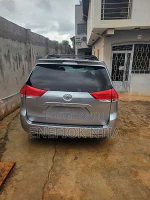 Toyota Sienna LE 7 Passenger 2011 Gray