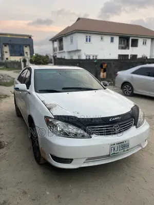 Toyota Camry XLE V6 4dr Sedan (3.0L 6cyl 5A) 2004 White
