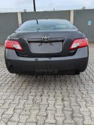 Toyota Camry LE 4dr Sedan (2.5L 4cyl 6AM) 2010 Gray
