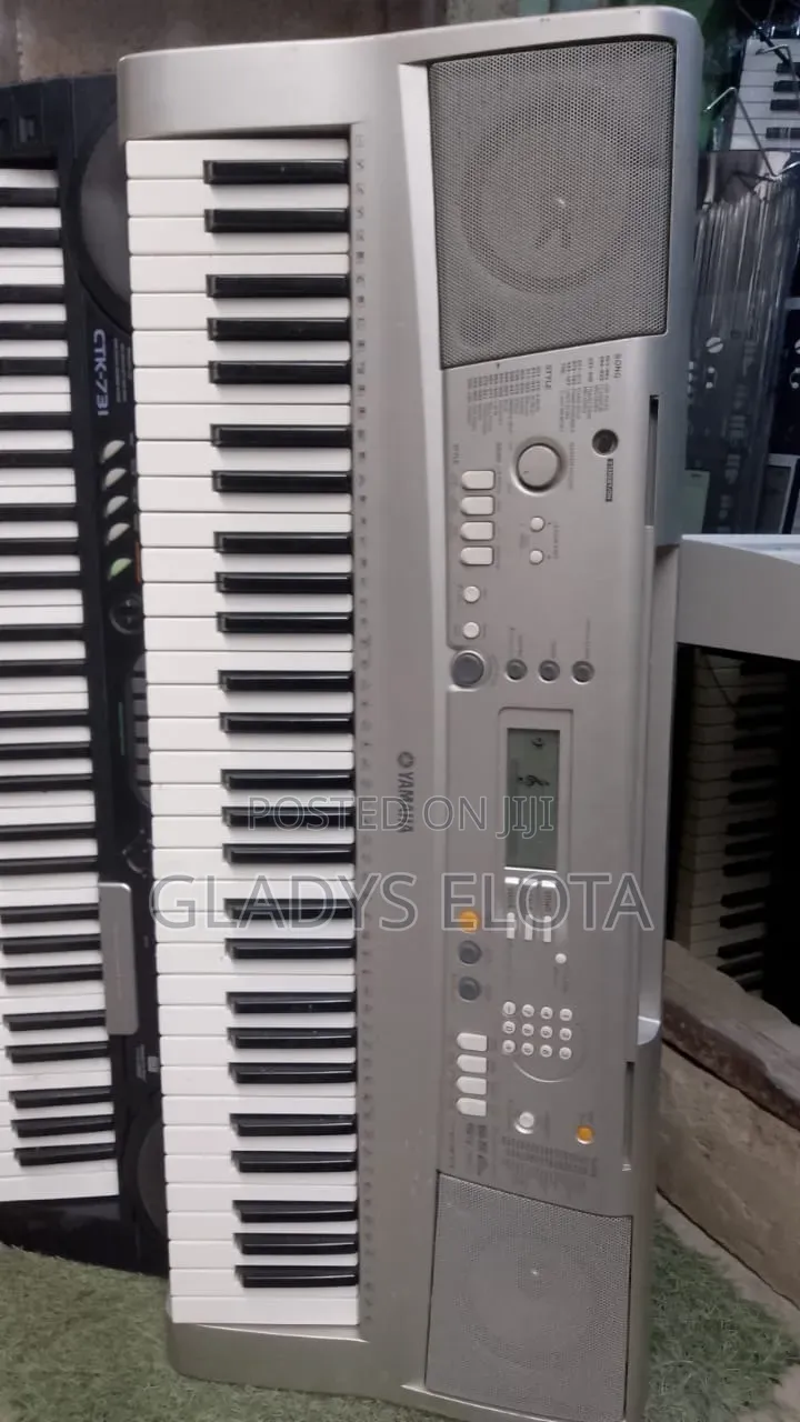 PSR E303 Keyboard