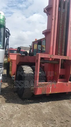 25 Tons Clark Forklift