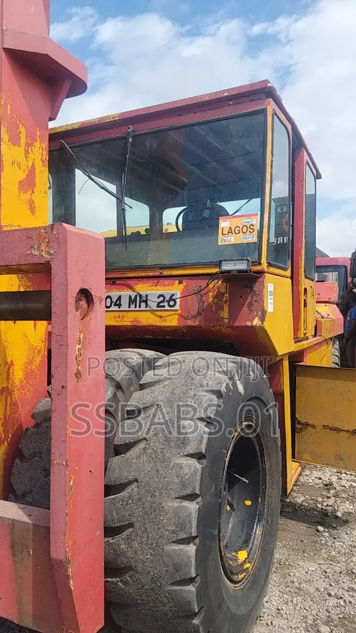 25 Tons Clark Forklift
