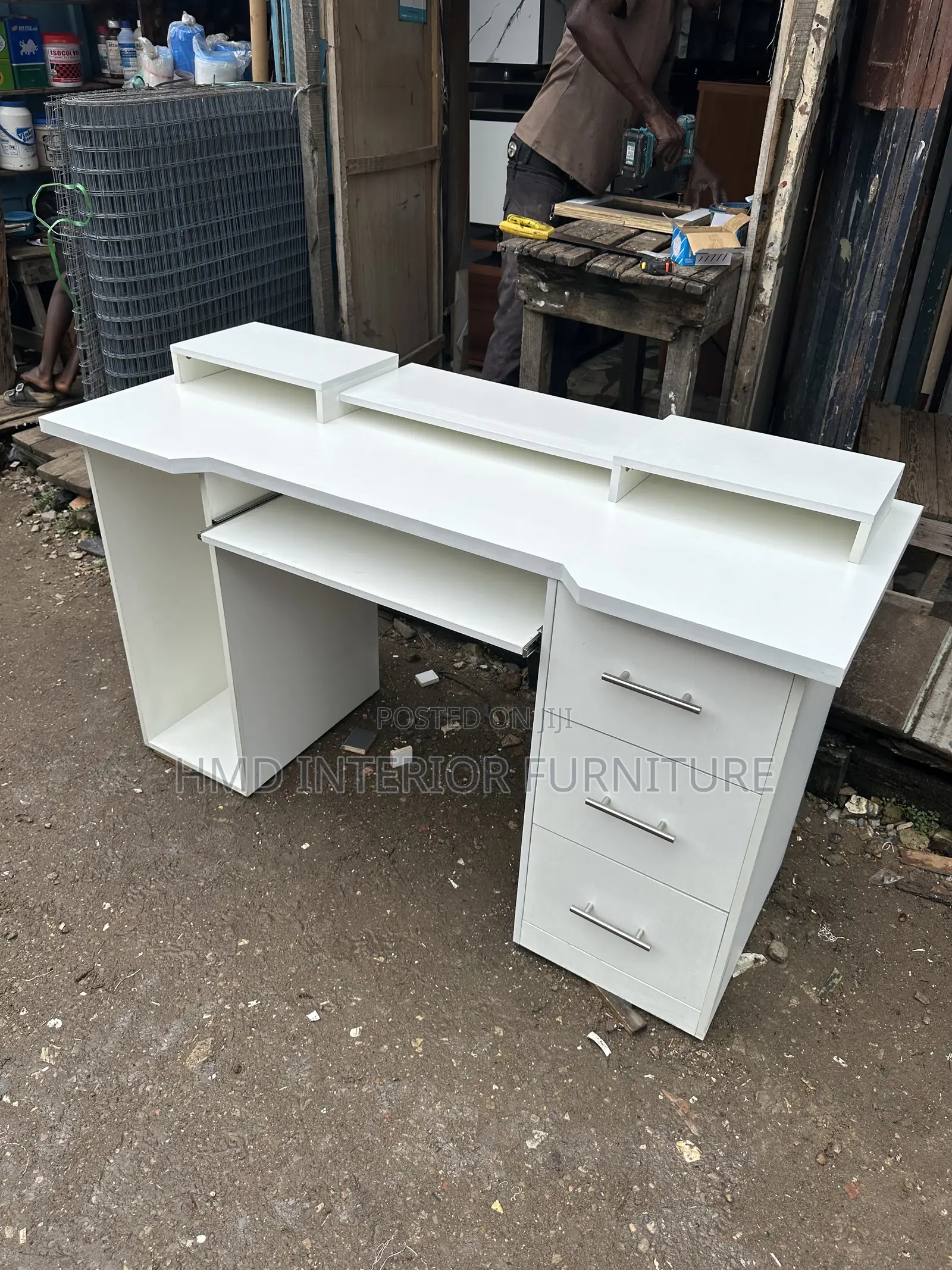 Studio Desk HDF
