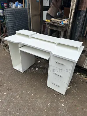 Studio Desk HDF