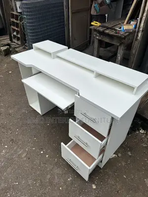 Studio Desk HDF