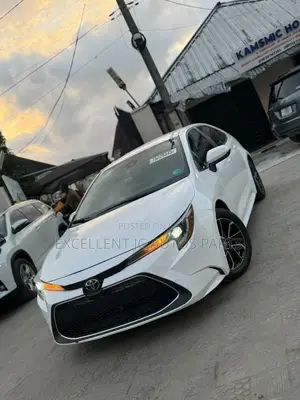 Toyota Corolla LE 2022 White