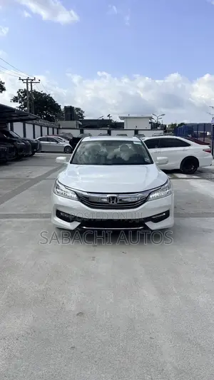 Honda Accord Touring 4dr Sedan FWD (3.5L 6cyl 6A) 2016 White