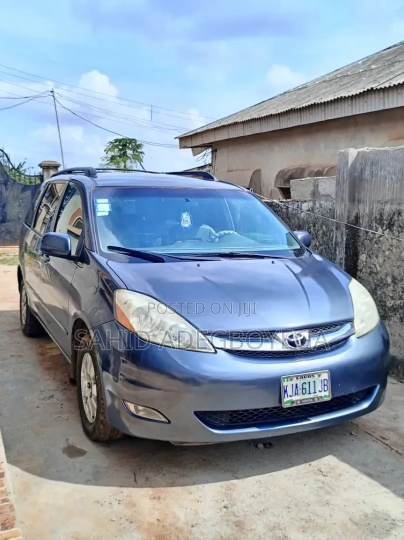 Toyota Siena 2013 for Hire