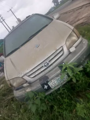 Toyota Sienna LE 2001 Silver
