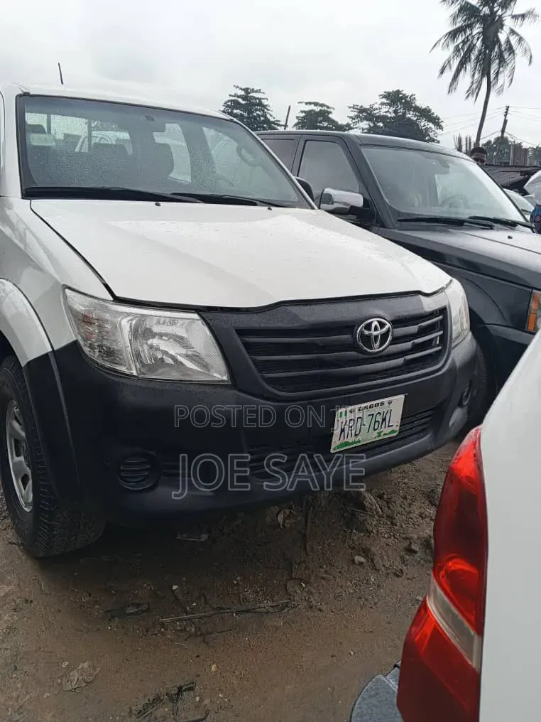 Toyota Hilux 2013 White
