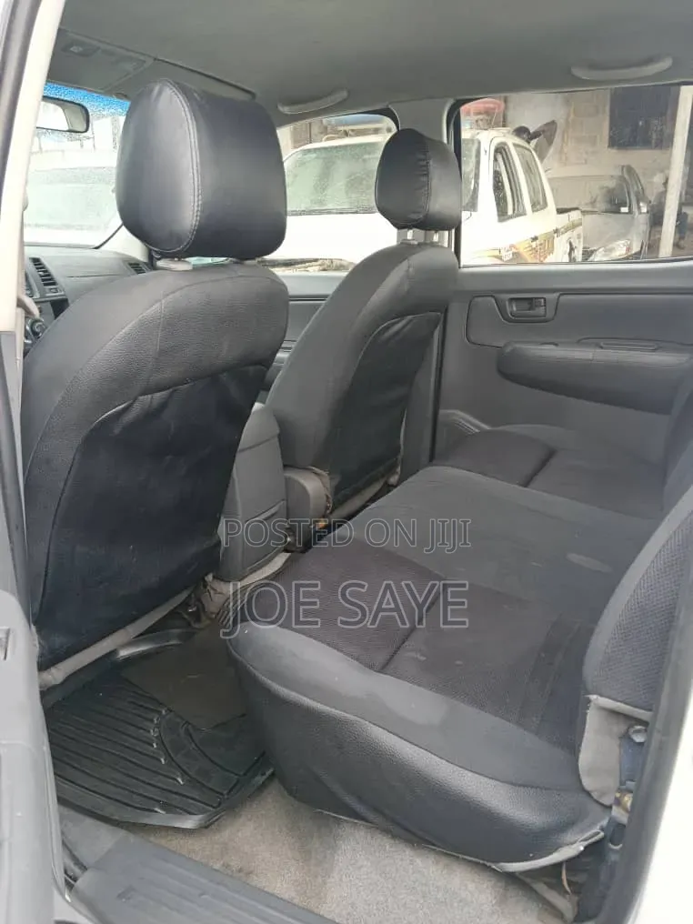 Toyota Hilux 2013 White