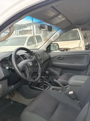 Toyota Hilux 2013 White