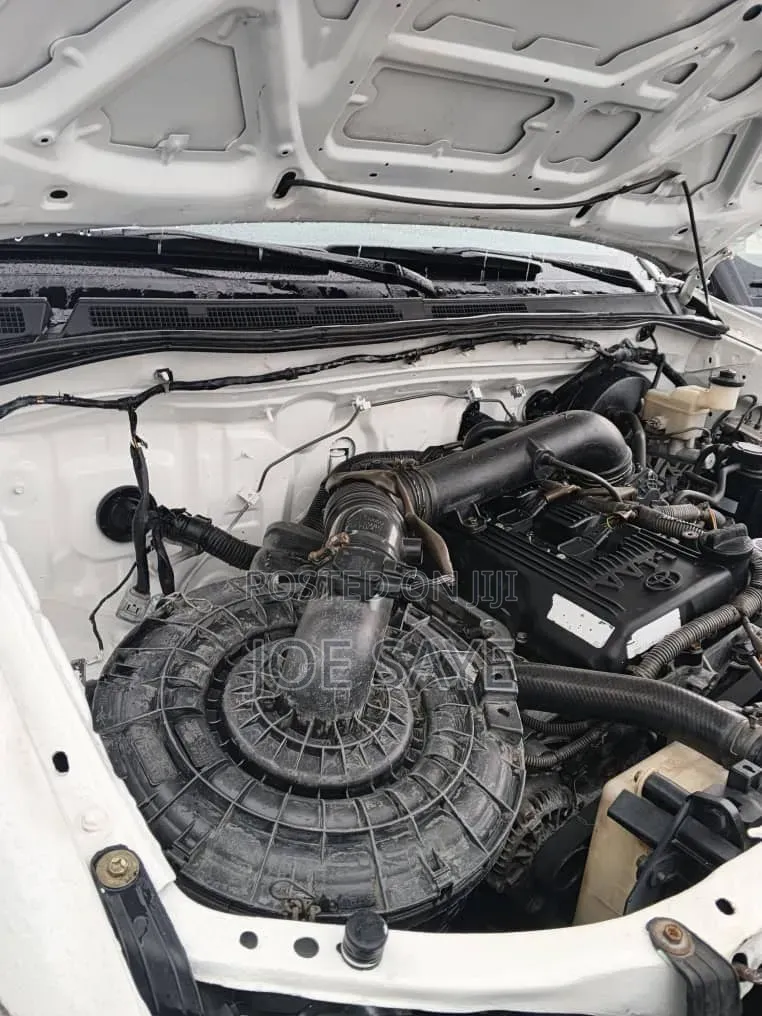 Toyota Hilux 2013 White