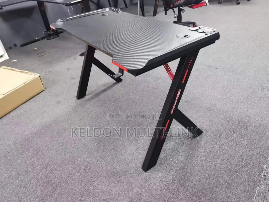 Deluxe Table for Studio,Computer With Headphone Hanger 1.2 /1.4mtr