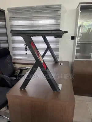 Deluxe Table for Studio,Computer With Headphone Hanger 1.2 /1.4mtr