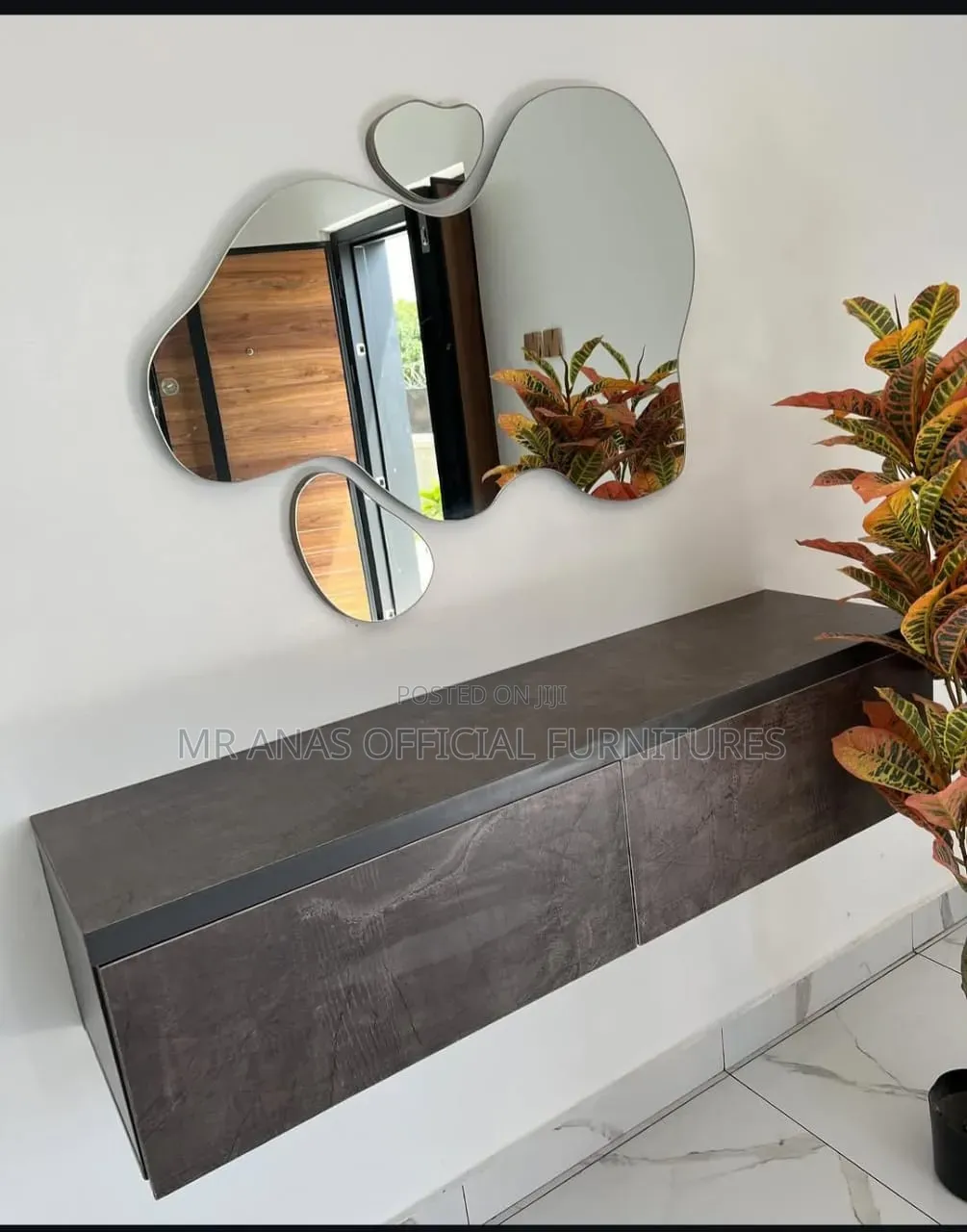 Consoles With Mirror