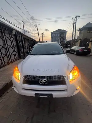 Toyota RAV4 2010 White