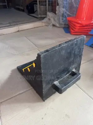 Heavy-Duty Rubber Wheel Chock / Tyre Stopper