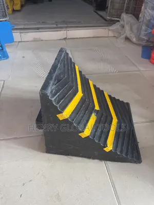 Heavy-Duty Rubber Wheel Chock / Tyre Stopper