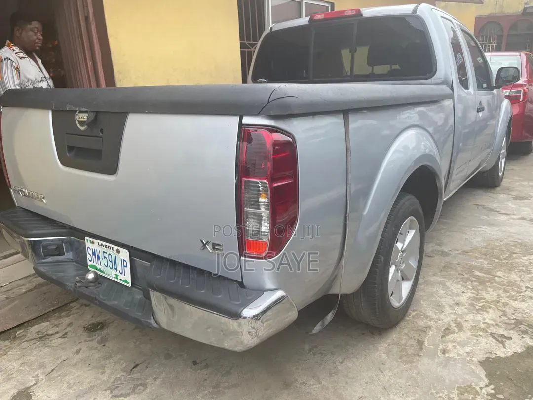 Nissan Frontier Automatic 2005 Silver
