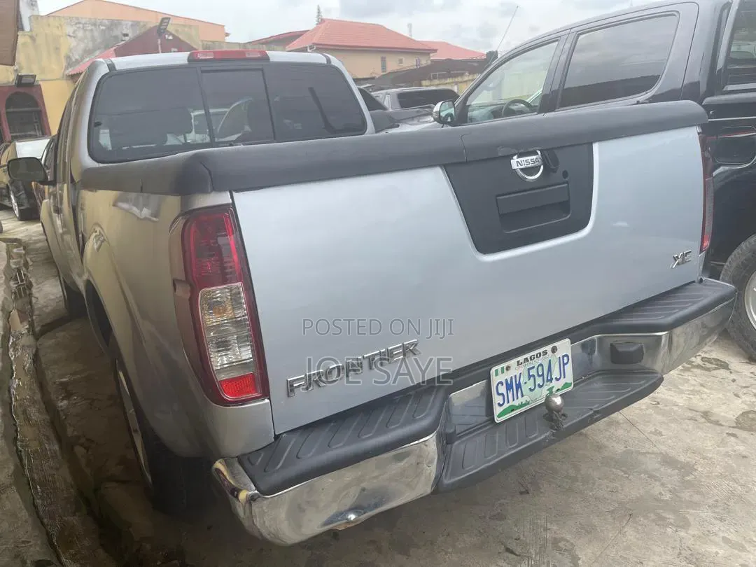Nissan Frontier Automatic 2005 Silver