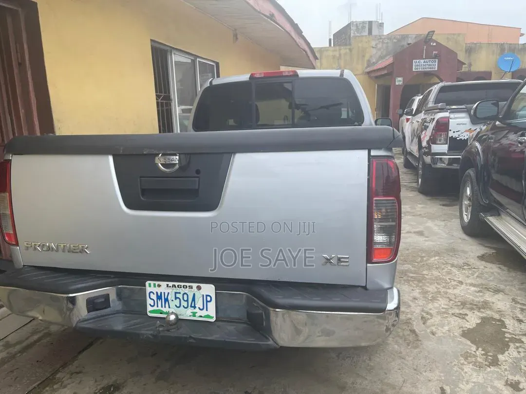 Nissan Frontier Automatic 2005 Silver