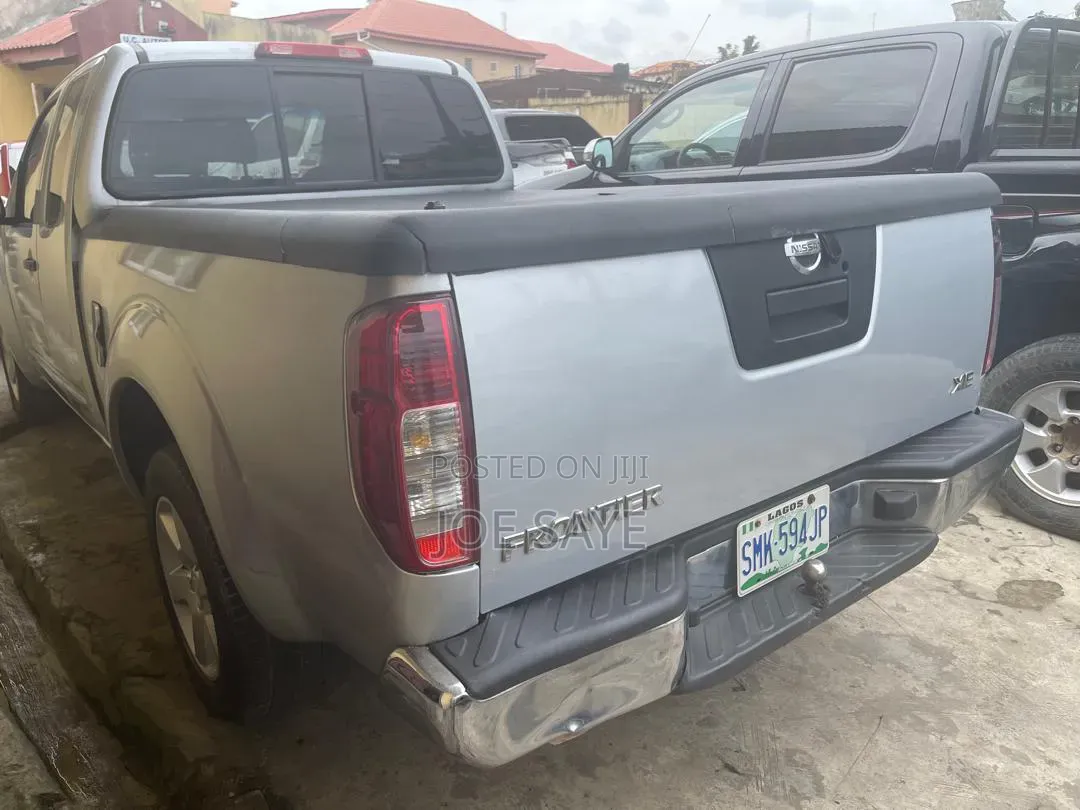 Nissan Frontier Automatic 2005 Silver
