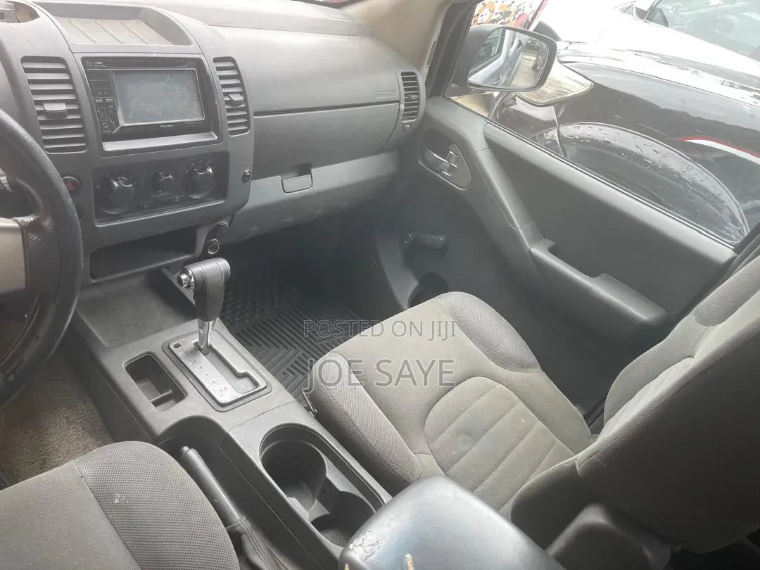 Nissan Frontier Automatic 2005 Silver