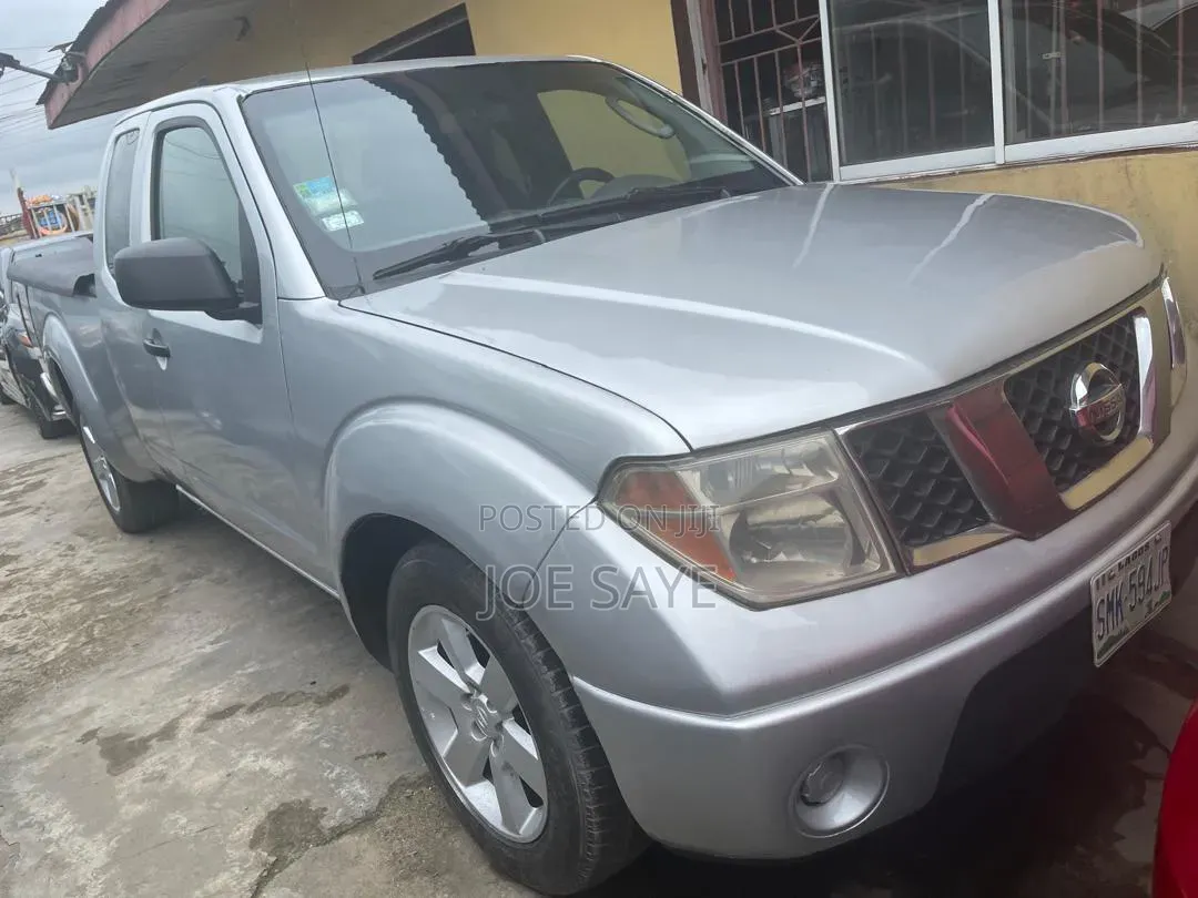 Nissan Frontier Automatic 2005 Silver