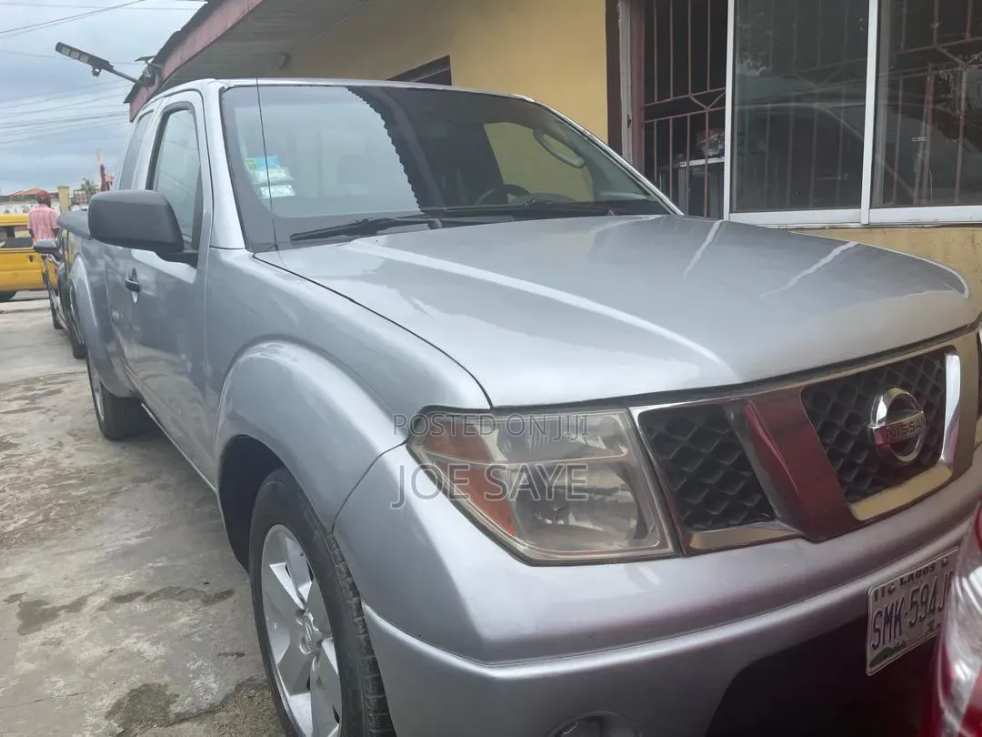 Nissan Frontier Automatic 2005 Silver
