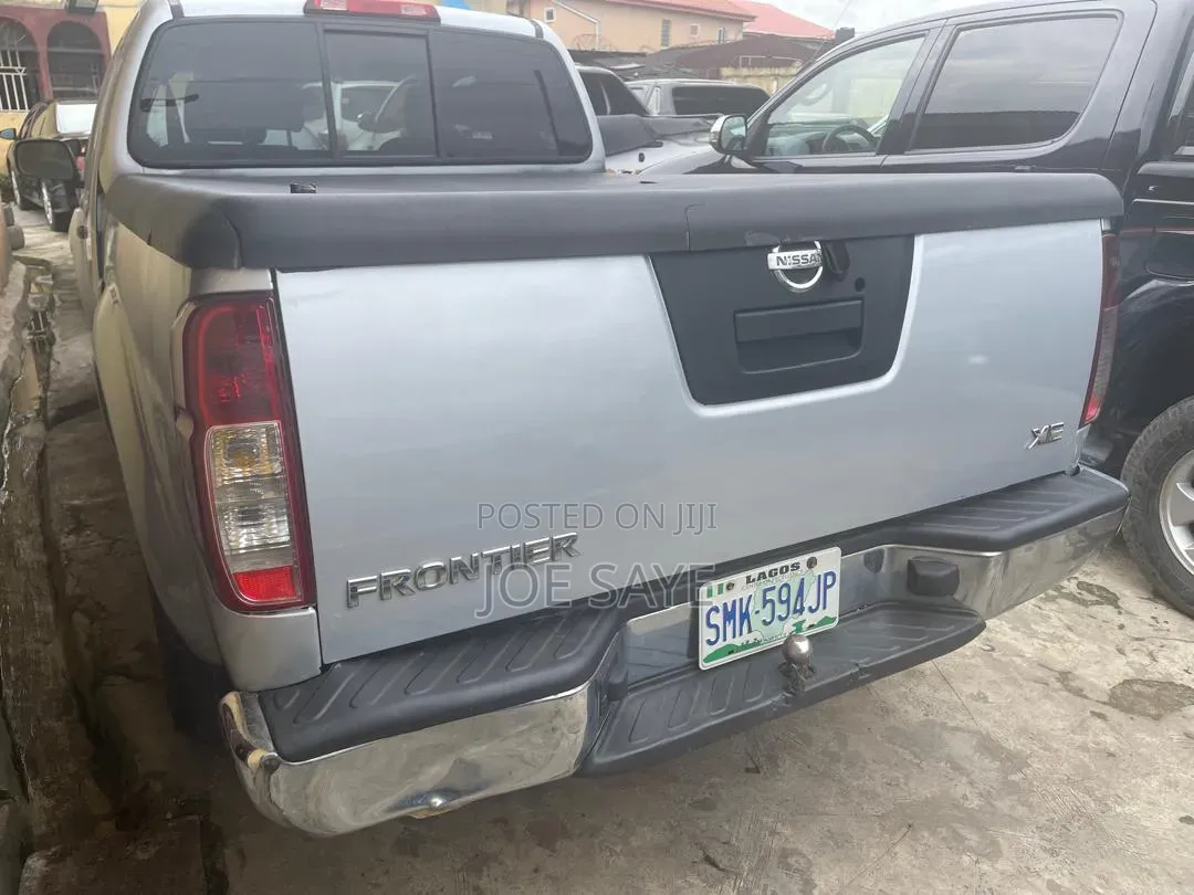 Nissan Frontier Automatic 2005 Silver