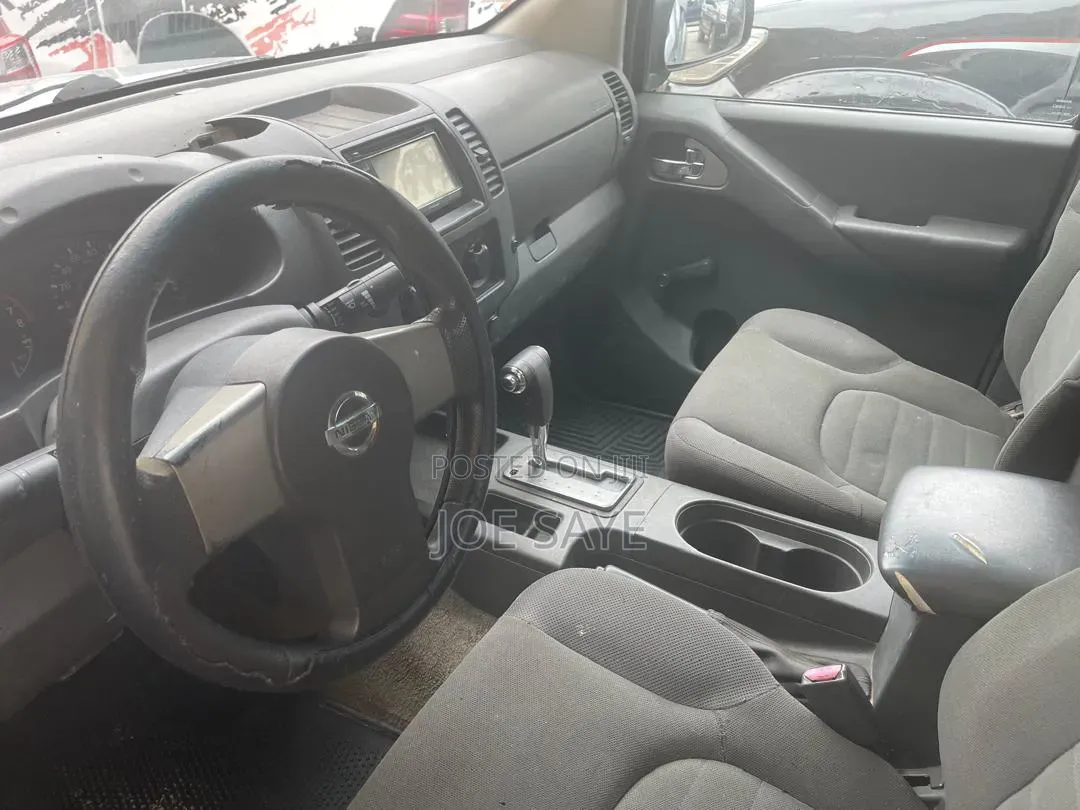 Nissan Frontier Automatic 2005 Silver