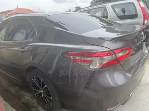 Toyota Camry SE FWD (2.5L 4cyl 8AM) 2018 Gray