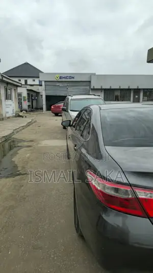 Toyota Camry LE 4dr Sedan (2.5L 4cyl 6A) 2015 Off white