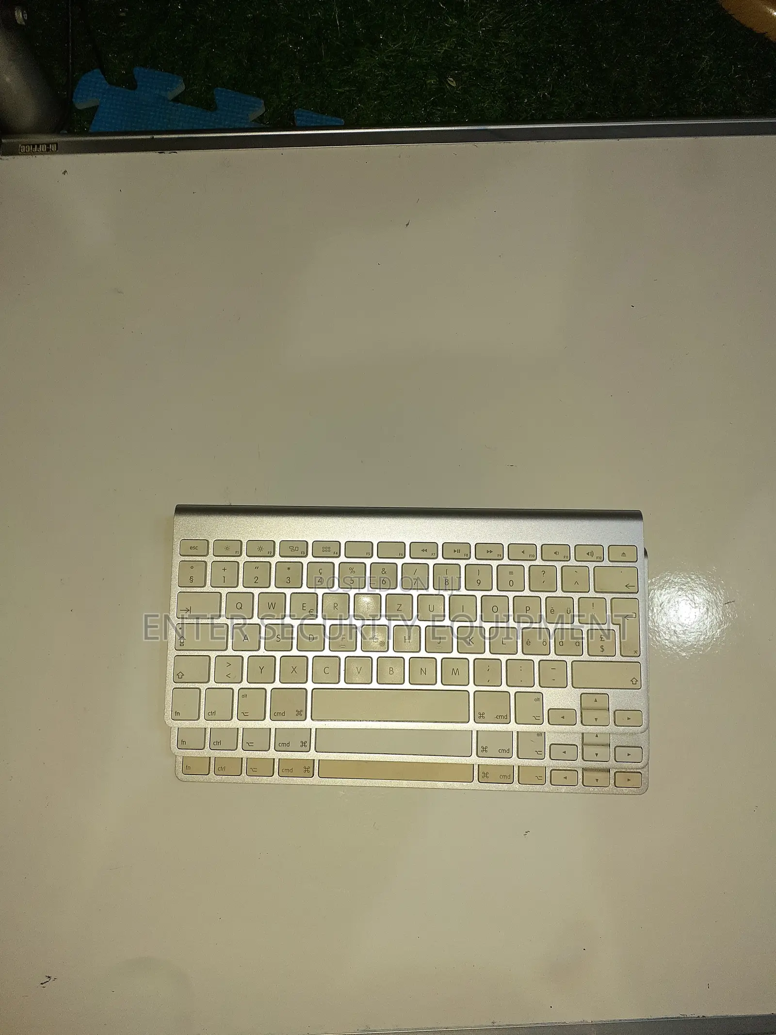 Apple Wireless Keyboard (Model A1314)