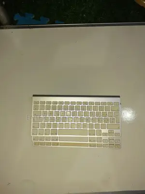Apple Wireless Keyboard (Model A1314)